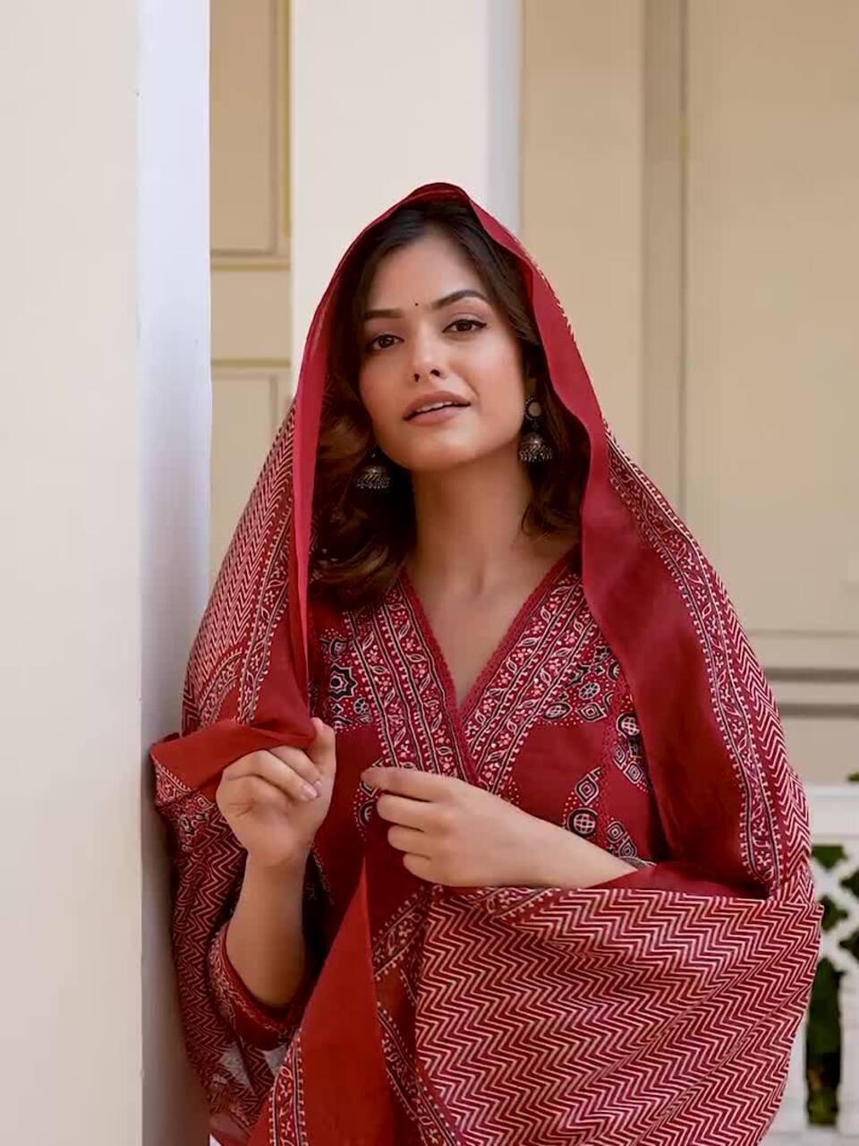 Women Ethnic Motifs Printed Regular Kurta with Trousers & With Dupatta