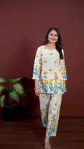 Floral Printed Mandarin Collar Kurta With Trousers