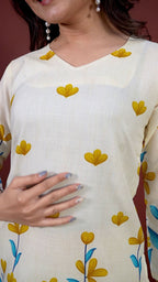 Floral Printed Mandarin Collar Kurta With Trousers