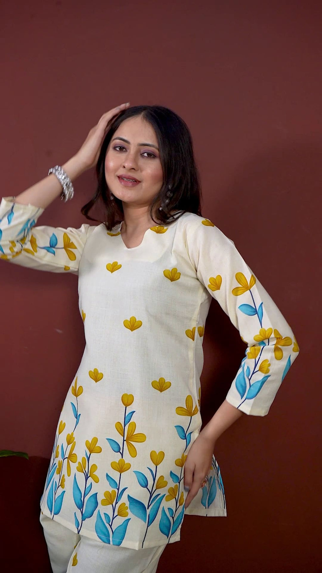 Floral Printed Mandarin Collar Kurta With Trousers