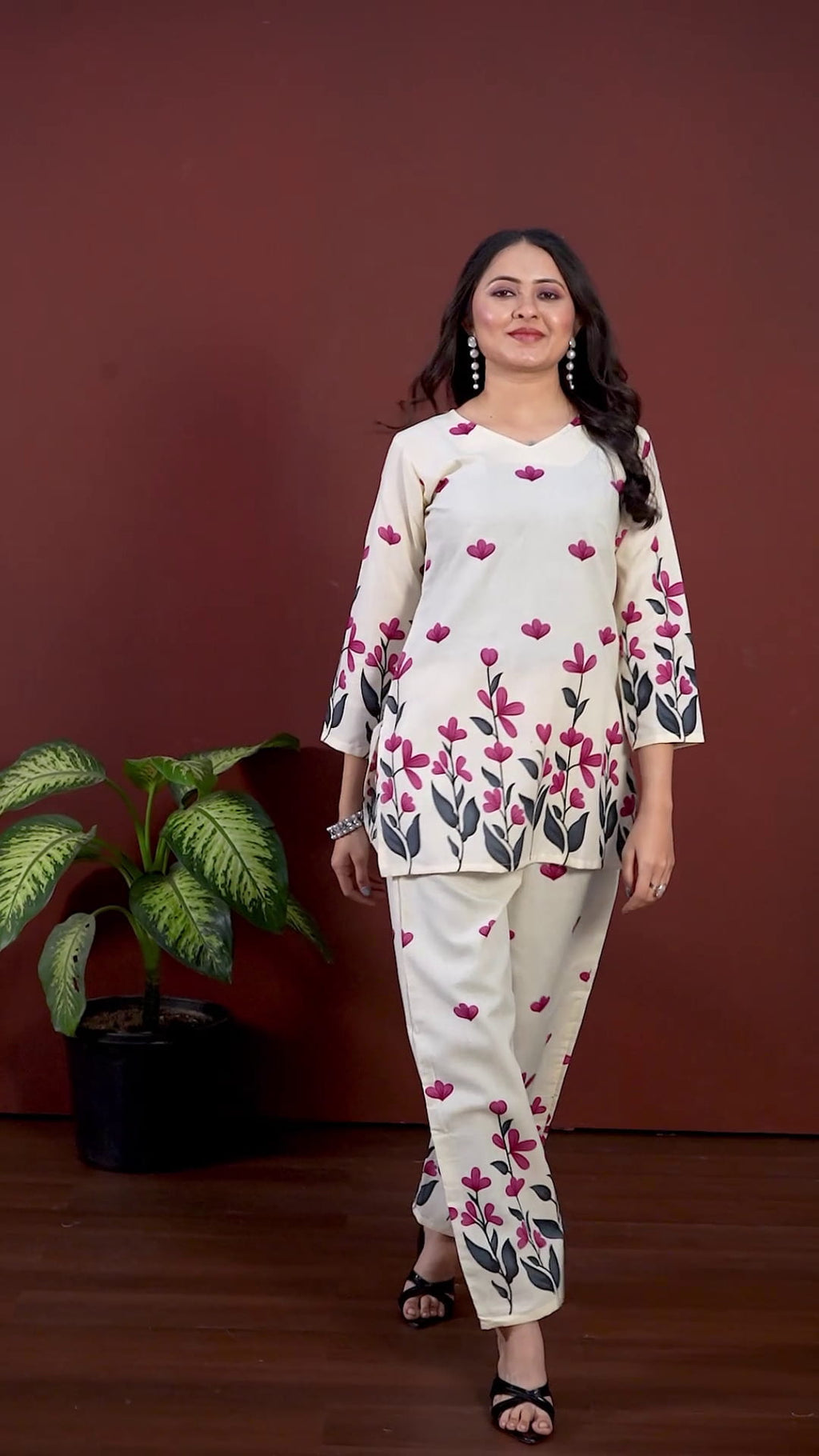 Women Floral Printed Cotton Kurta with Trousers