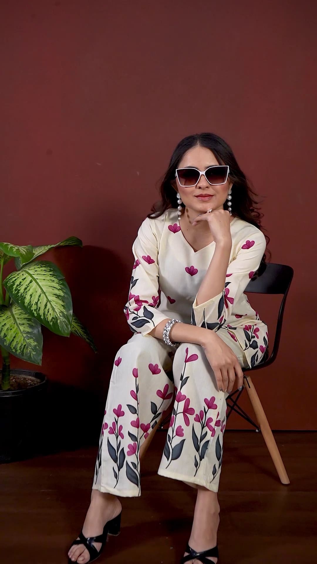 Women Floral Printed Cotton Kurta with Trousers