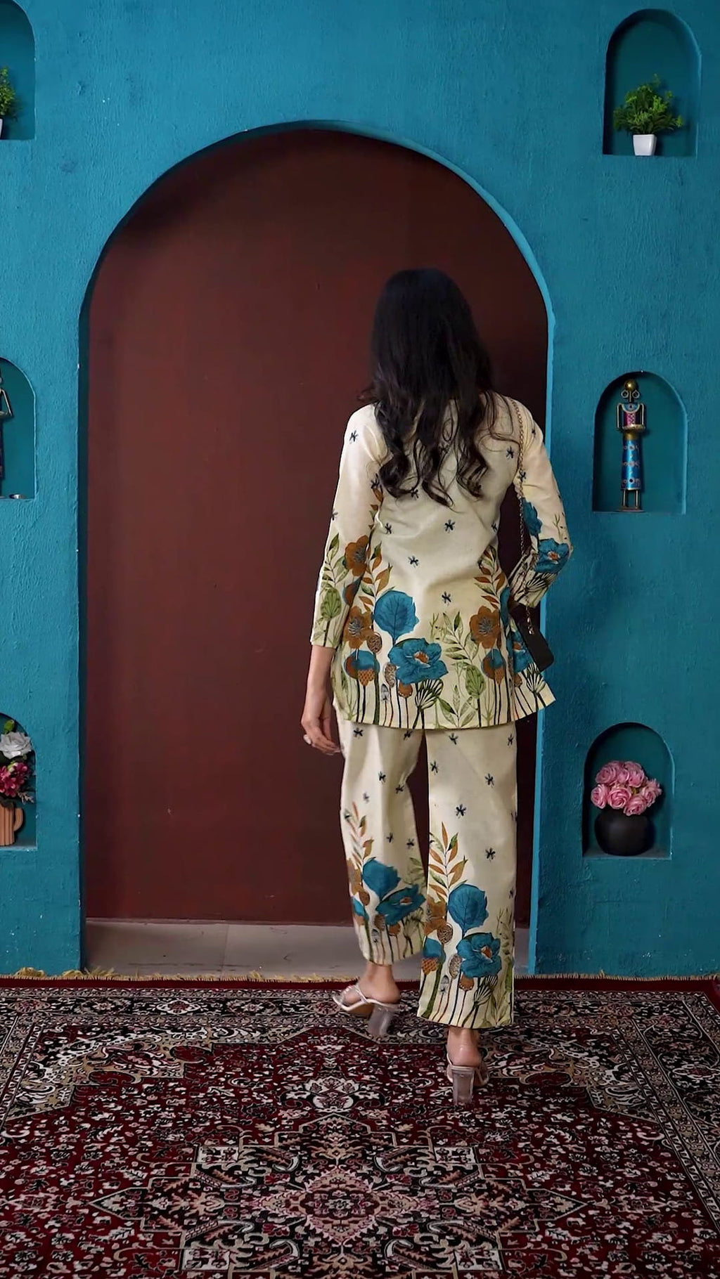 Floral Printed V-Neck Straight Kurta With Trousers