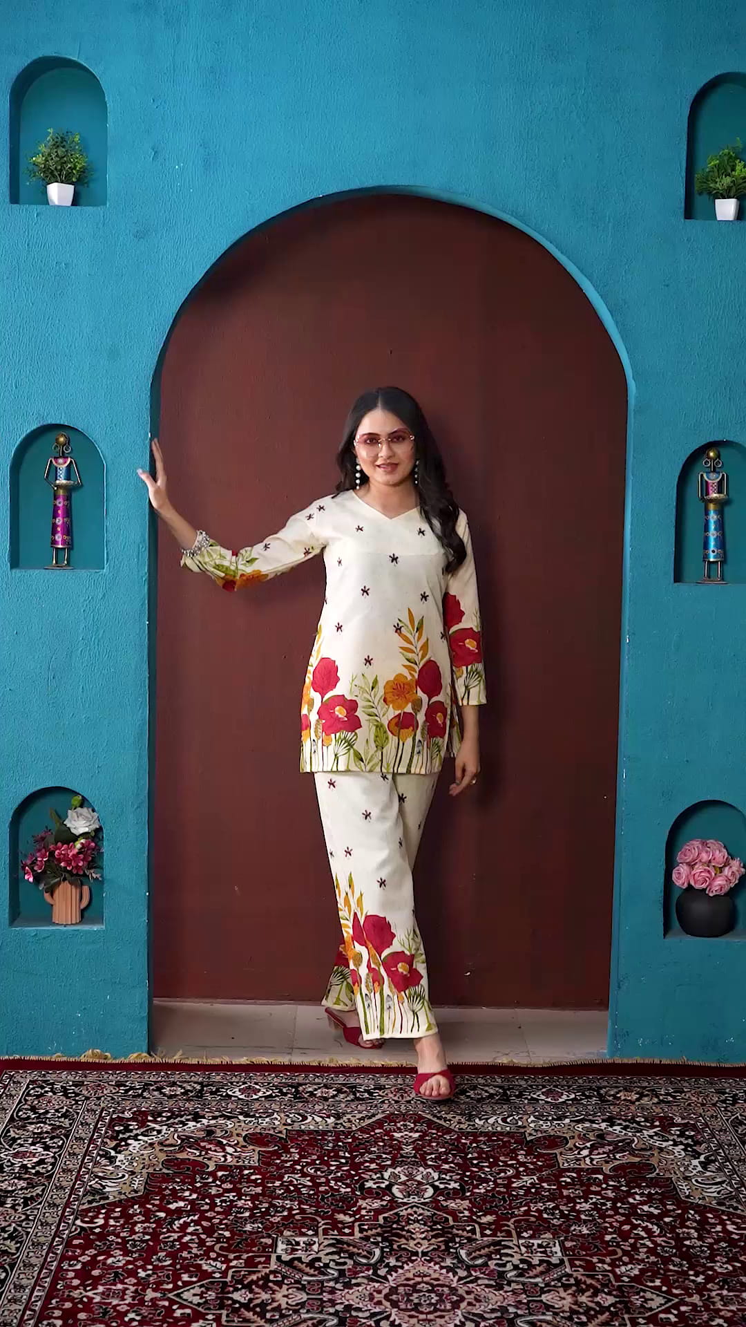 Women Floral Printed Regular Kurti With Trousers
