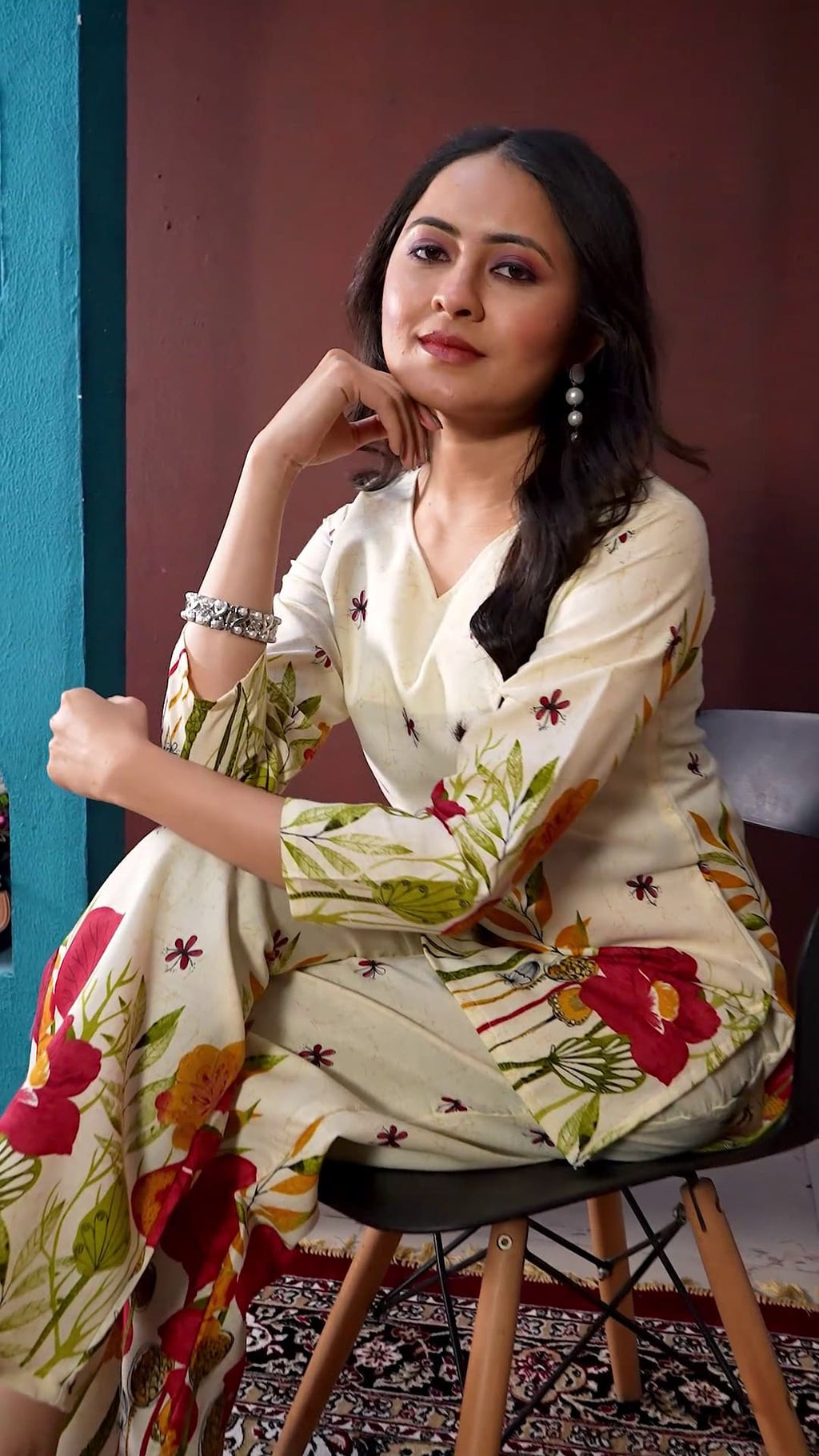 Women Floral Printed Regular Kurti With Trousers