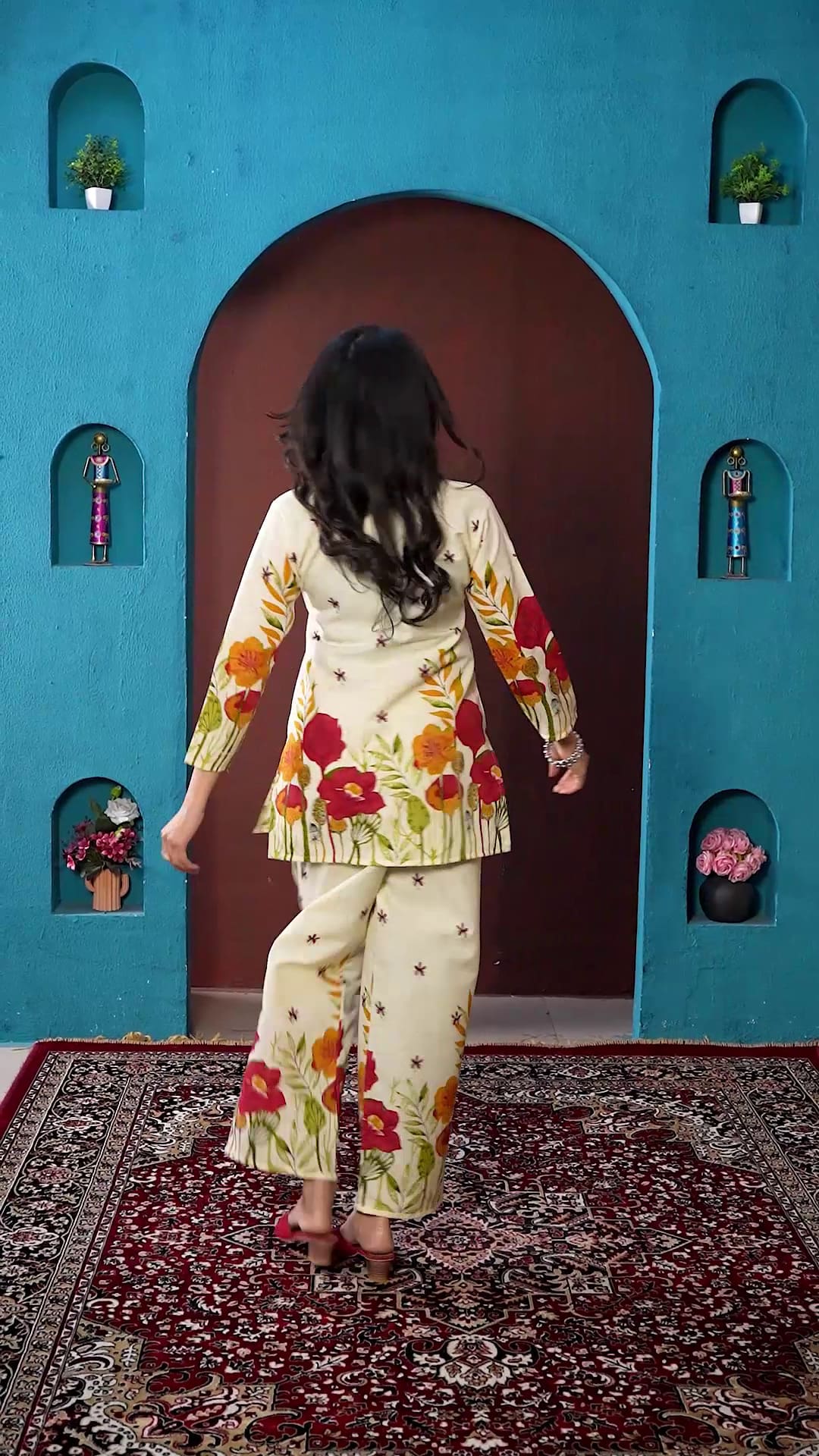 Women Floral Printed Regular Kurti With Trousers