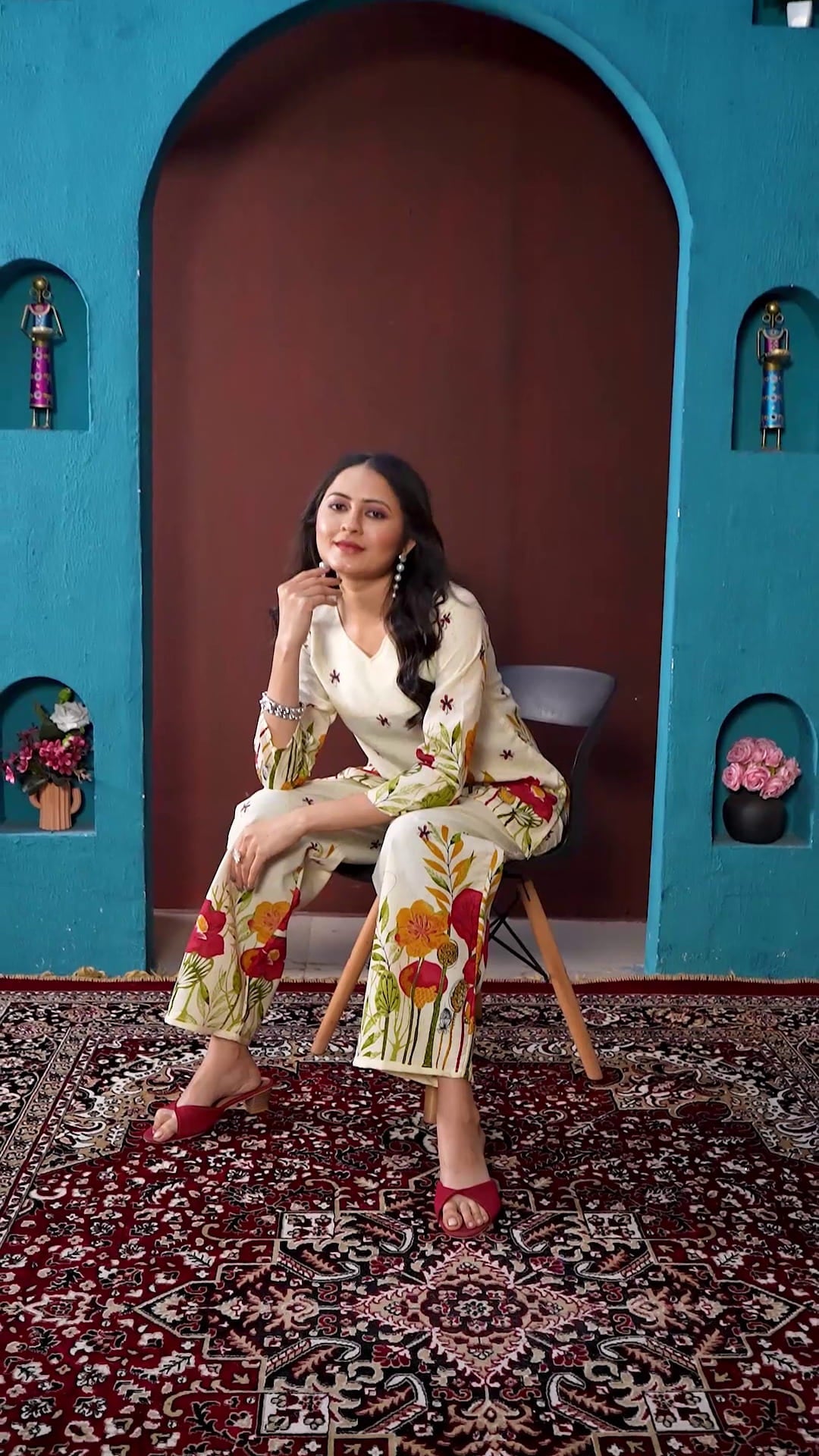 Women Floral Printed Regular Kurti With Trousers