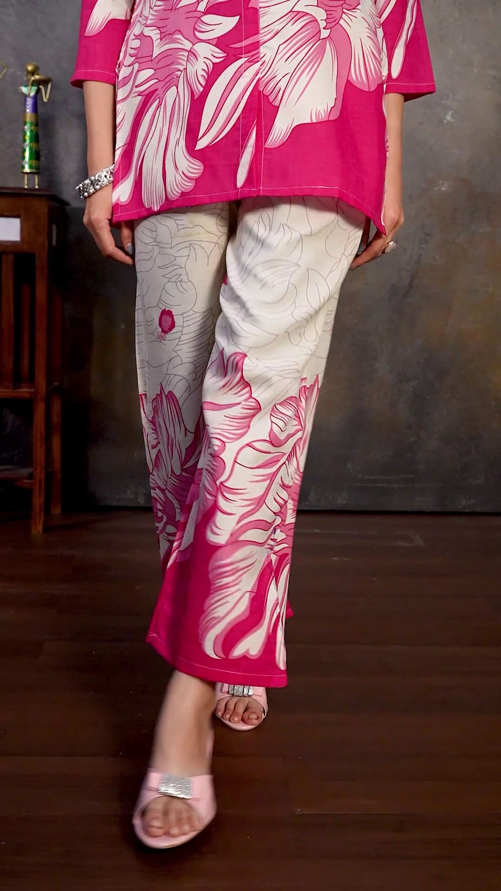Women Floral Printed Regular Kurti with Trousers