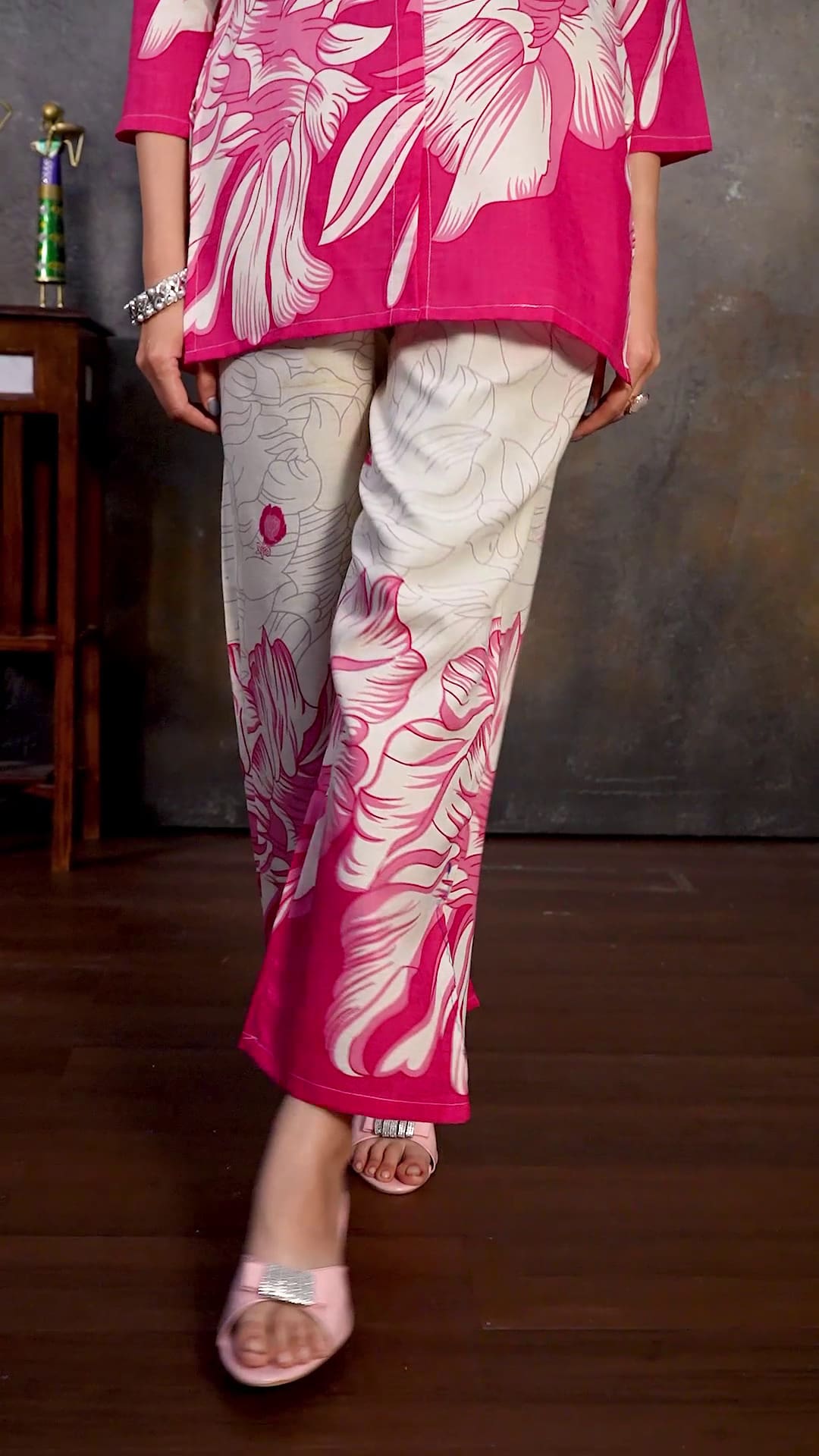 Women Floral Printed Regular Kurti with Trousers